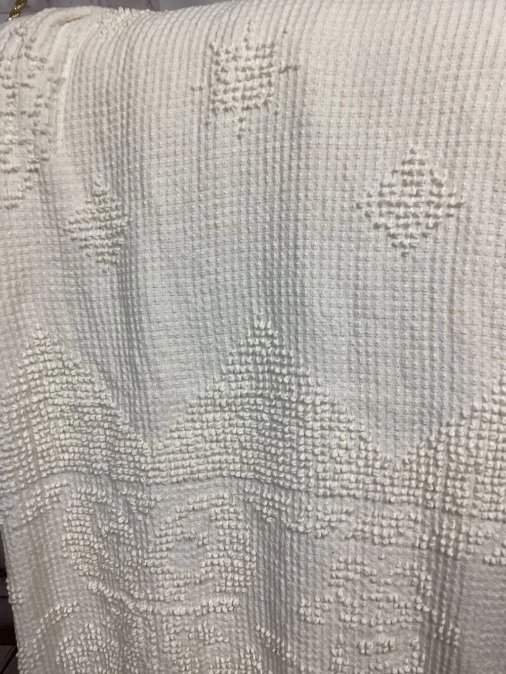 Vintage Swiss  Dot WHite Fringe Coverlet Blanket Bedspread 108x114